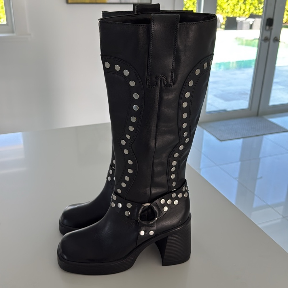 Never worn, no box Steve Madden motto boots. Size 10 - Picture 2 of 5